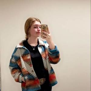 Meet your Posher, Chloe